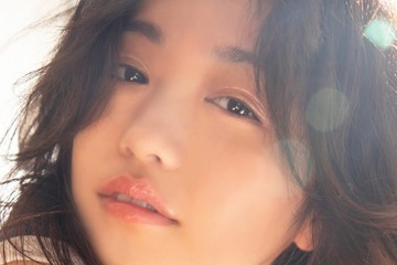 大原優乃、デビュー15周年写真集「√25」重版決定 新たなアザーカット解禁 画像