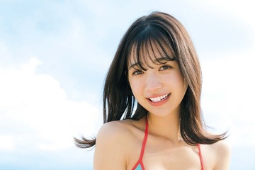 新スーパー戦隊出演で話題・今森茉耶、ふんわり美バスト輝く水着＆ランジェリー姿「ヤンマガ」久々のソロ登場 画像