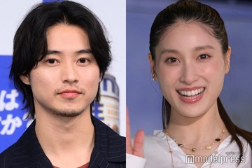 山崎賢人＆土屋太鳳「今際の国のアリス」ショットが話題「日アカ」での再会に「エモすぎる」「永久保存」と反響殺到 画像