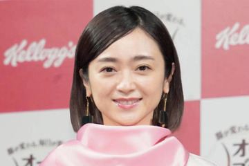 「大人かわいい」安達祐実、くるくるヘアの軽やか春コーデに反響「凄く似合ってます」 画像