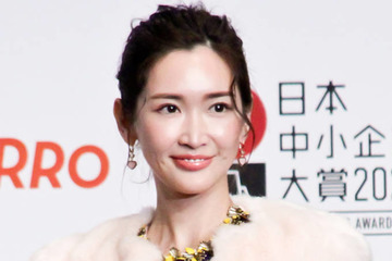 紗栄子「これすごい」質感に驚き！糸引きテクスチャーのクリームを紹介 画像