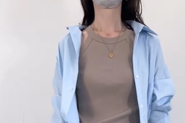 色と素材が涼感見えの決め手。フォロワー23万人以上大人気インフルエンサーの抜け感きれいめスタイル 画像