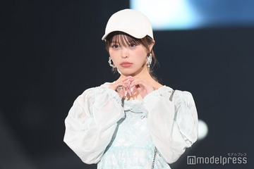おさき、ジャイアンツユニフォームから美脚披露 弟・今井暖大との2ショットに「スタイル抜群」「可愛い」の声 画像
