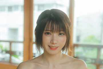 えなこ、チューブトップビキニで抜群のプロポーションを見せつけ！ 画像