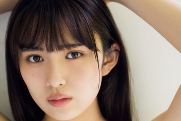 シャルロット日比谷萌甘、美谷間くっきり「ヤンマガ」ソログラビア初登場 画像