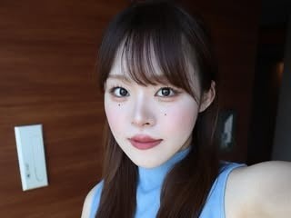 YouTuberになに、水着姿で大胆胸元開放「スタイル良すぎ」「色っぽい」の声 画像
