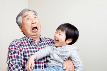 ステテコを履く70歳の祖父　孫「その服どうしたの？」次の瞬間…→孫から”予想外のプレゼント”に「大笑い」「可愛らしい」 画像