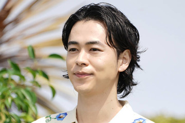 成田凌『初恋DOGs』で不器用な獣医師を好演！新たな魅力が光る穏やかで繊細な芝居に注目 画像