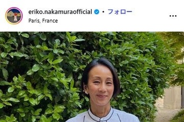 パリ在住・中村江里子アナ、変形トップスで美ウエスト＆背中際立つ「首や腕が攣りそうになりながらやっと着れた」 画像