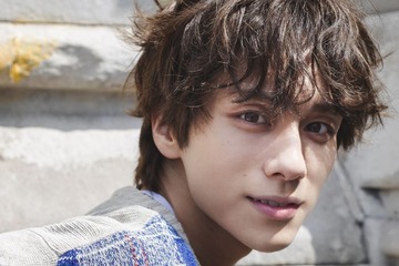 山下幸輝、24歳誕生日に1st写真集刊行決定 ロケ地はロンドン・“大人になった姿”も撮影「今の山下幸輝、ぜんぶ見られます」 画像