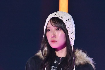 日向坂46金村美玖、跳ね上げアイラインがキュート トレンド取り入れた秋冬スタイル【TGC2025A/W】 画像