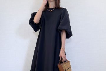 1枚持っていたい洗練デザインの黒ワンピ。さまざまなシーンで似合う着こなしを楽しんで【40代の毎日コーデ】 画像
