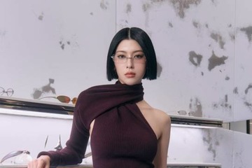 三吉彩花、個性派衣装で抜群のプロポーションを披露！GENTLE MONSTERの新作ポップアップに登場 画像
