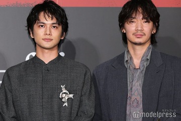 北村匠海＆綾野剛、自分が愚かだと感じる瞬間は？「欲望に負けて深夜に…」【愚か者の⾝分】 画像