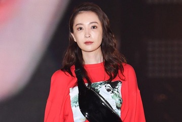 白洲迅の妻・竹内渉、1歳長男＆0歳長女の2ショット公開「1日5分くらいだけ」年子ならではの姿に反響 画像