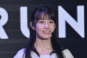 櫻坂46石森璃花、ミニ丈メイド風衣装で美脚披露「可愛すぎて二度見」「天使みたい」と反響 画像