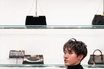 Snow Man岩本照、オールブラックのクールな装いを披露！メンバーに贈りたいプレゼントも明かす 画像