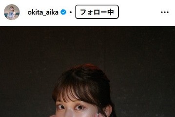 沖田愛加アナ、ミニスカ×ハイソックスコーデで美脚輝く「妹のわんこ」抱っこショットに「可愛いが渋滞」「脚が綺麗すぎる」の声 画像