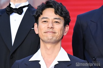 「ザ・ロイヤルファミリー」妻夫木聡ら、山王家“新たな仲間”とのオフショットに「カップルだったなんて」「結婚式みたい」反響続々 画像