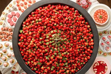 ウェスティンホテル横浜で“いちごに恋する”ビュッフェ開催 アフヌンはリンツと再コラボ 画像