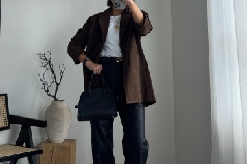 こなれ感たっぷりのレザーパンツが主役！今季流行のブラウンを合わせたクールな着こなし【40代の毎日コーデ】 画像