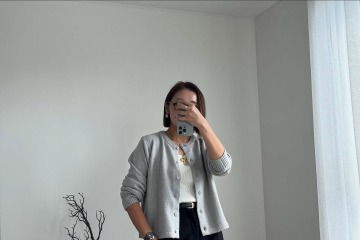 程よい厚みとグレージュカラーが今年っぽい。カーデが主役の洗練スタイル【40代の毎日コーデ】 画像