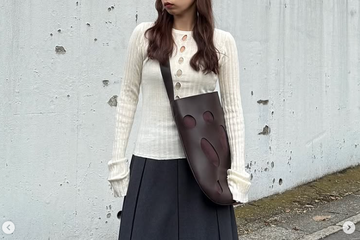 ひとクセリブニットが主役。 アウターの下に着こなしたい大人のきれいめスタイル 【40代の毎日コーデ】 画像