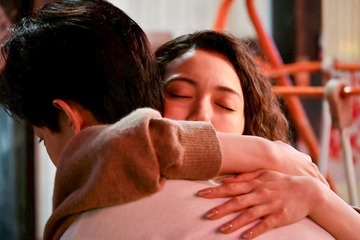 【もしもこの世が舞台なら、楽屋はどこにあるのだろう 最終話】リカが自信喪失 久部は懸命にフォローする 画像