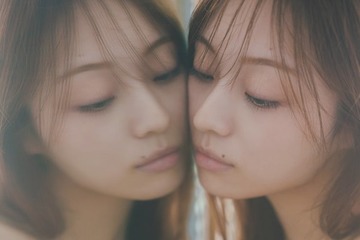 乃木坂46梅澤美波、“ほぼノーメーク”透明感溢れる⽩ランジェリー姿 2nd写真集先行カット解禁【透明な覚悟】 画像