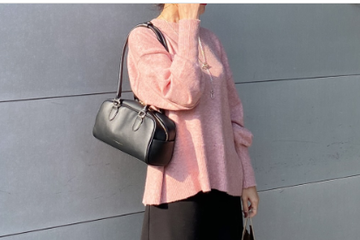 たまにはピンクも着こなしたい。 大人のためのショート丈ゆるニットスタイル【40代の毎日コーデ】 画像