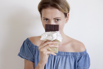 食前の「高カカオチョコ」で太りにくい体質に!? 医師が教えるラクしてやせる新習慣、摂るタイミングと量は？ 画像