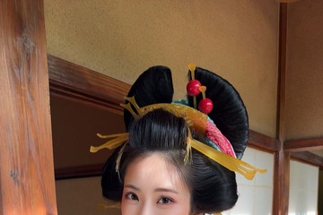 鈴木ふみ奈、“花魁グラビア”で史上初の快挙達成「身が引き締まる思い」 画像