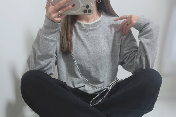 ユニクロの名品。やわらかフリースの進化系「クルーネックT」でつくる大人カジュアル 【40代の毎日コーデ】 画像