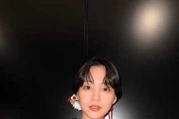 のん、艶やかな黒の着物姿に称賛の嵐「お美しい」「上品なオトナの色気を感じます」 画像