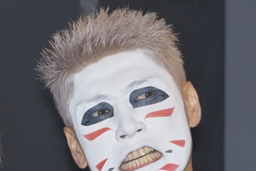 ゴールデンボンバー樽美酒研二、“白塗りなし”セット前の天パ披露「ギャップすごい」「レアな姿見れた」の声 画像