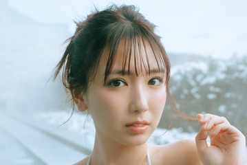 沢口愛華、美バスト輝く温泉入浴ショット「ヤンマガ」表紙で初の北海道ロケ 画像