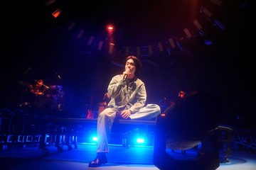 菅田将暉、17曲で魅せた現在地と音楽活動10周年に向けた決意表明 弟・こっちのけんと“ギリギリダンス”披露も【ライブレポ／セットリスト】 画像