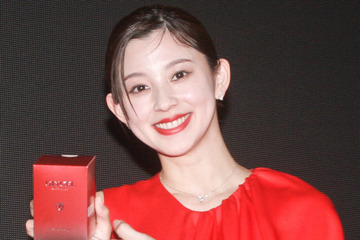 朝比奈彩「最近すごい好き」色味に大満足！愛用のマット系リップカラー 画像