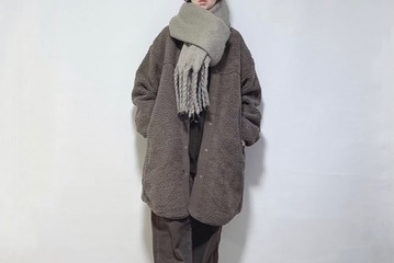 ブラウン×ベージュで鮮度アップ。軽くて暖かいボアコートの防寒スタイル【40代の毎日コーデ】 画像