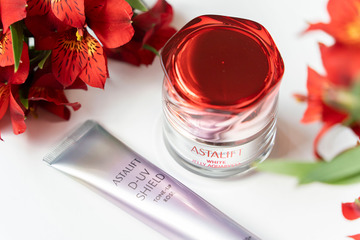 大人になった今こそ試すべし。富士フイルム「ホワイト ジェリー アクアリスタ」がピタっとハマるお年頃になりました 画像