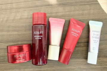 やっぱり40代後半からのスキンケアは「敢えてのフルライン使用」に意味が出てくるのね……使ってわかった「アスタリスト」お試し7日セット、ベストセラーの威力とは 画像