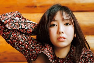 沢口愛華、初の北海道ロケで美バスト披露「月刊ヤンマガ」表紙登場 画像