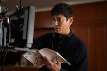 沢村一樹、連ドラ初のチーフ監督で“不倫ラブサスペンス”手掛ける 顔が隠されたキャストビジュアルも公開【⽔曜⽇、私の夫に抱かれてください】 画像