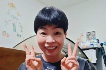 山田花子「銀の盾で前髪チェック」13歳長男公開に反響「芸能人の家を感じる」「可愛い」 画像