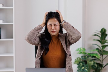 「感謝されないと不安」「評価されてない？」上司の機嫌や言動が気になって集中できない！そんな心理状態になる理由と対処法を、メンタルヘルスの専門家が解説 画像