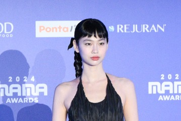 「イカゲーム」出演美女、ミニワンピ×ブーツで美脚スラリ「圧倒的オーラ」「スタイル異次元」と反響 画像