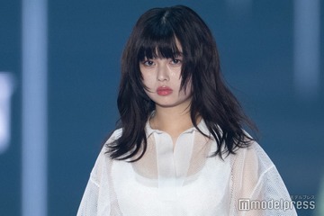 「今日好き」おひなさま（長浜広奈）美ウエストちらり「スタイル良い」「雰囲気違う」透明感溢れるホワイトコーデ【TGC2026 S/S】 画像