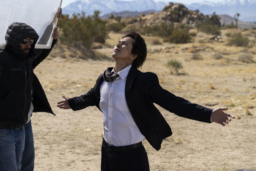 山下智久“永瀬”、砂漠の地で何が…『正直不動産』アメリカロケのメイキング写真 画像