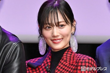 山下美月、ミニスカから美脚スラリ「骨格が神」「女神」と反響続々 画像