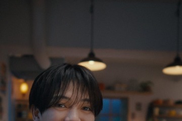 Travis Japan宮近海斗、初の単独CM出演 ほろ酔い笑顔で“彼氏感”たっぷり 画像